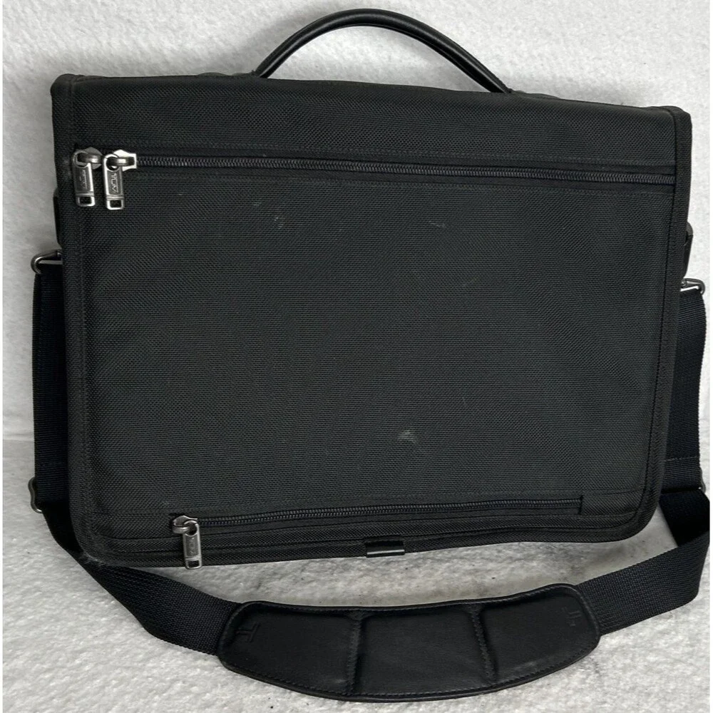 Tumi Alpha Laptop Messenger Bag Briefcase 16 inch Black Nylon Crossbody College